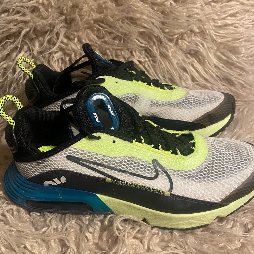 Nike Valerian Blue Air Max size 6.5y!